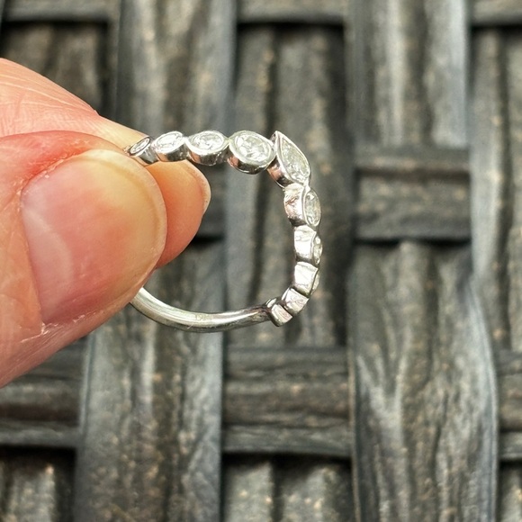 Elegant 10k white gold Teardrop Ring - Picture 4 of 11